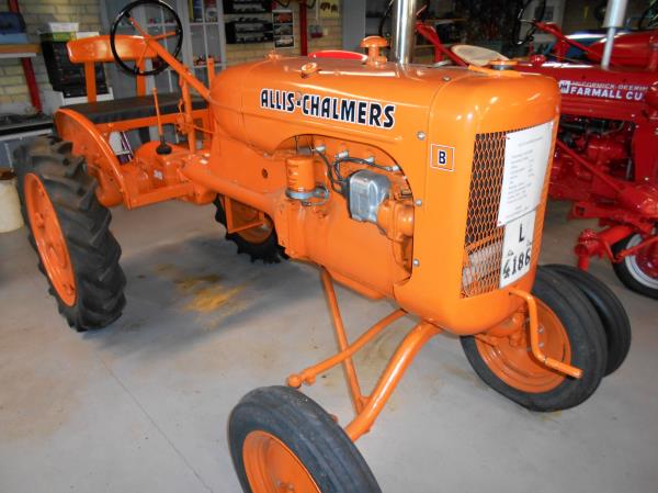 Veterantraktor - Allis-Chalmers - B, 1938, 4 cyl bensin fotogen, 15 hk, med vevstart. Renoverad till...